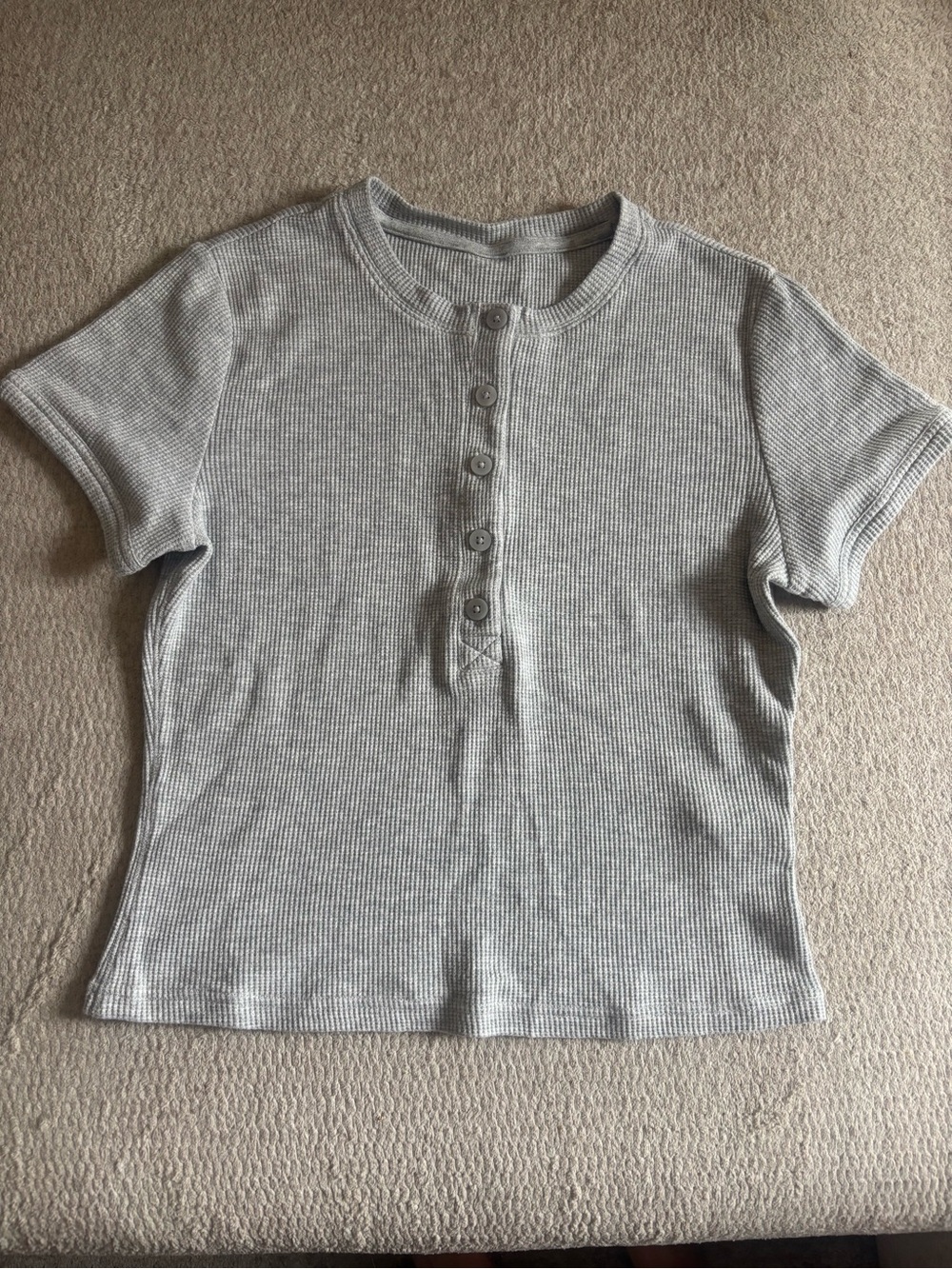 Vuori Short-Sleeve Ribbed Henley Top - Light Gray